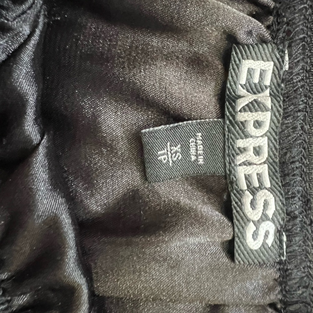 Express Black Pocketed Skirt EUC XS - Picture 7 of 8